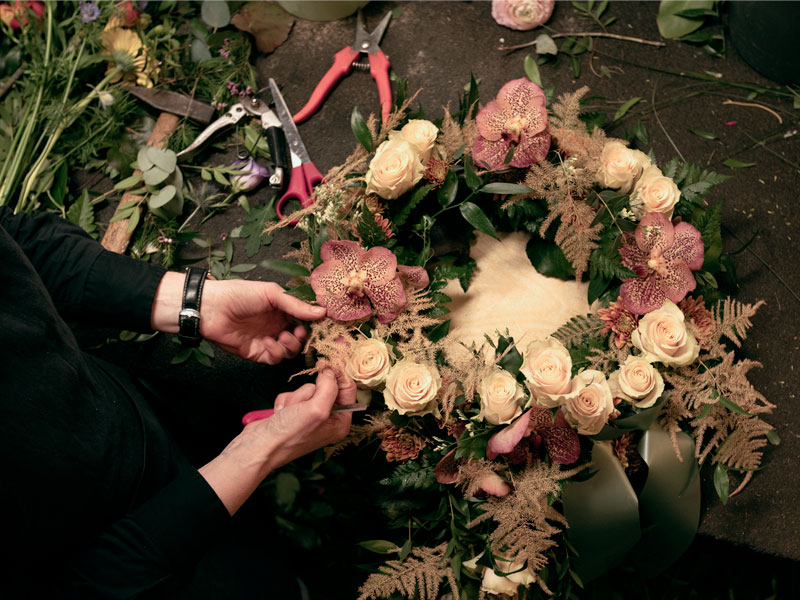 kraenze-bllumen-handwerkliches-geschick-blumen-kreativ-laden-floristisches-geschick
